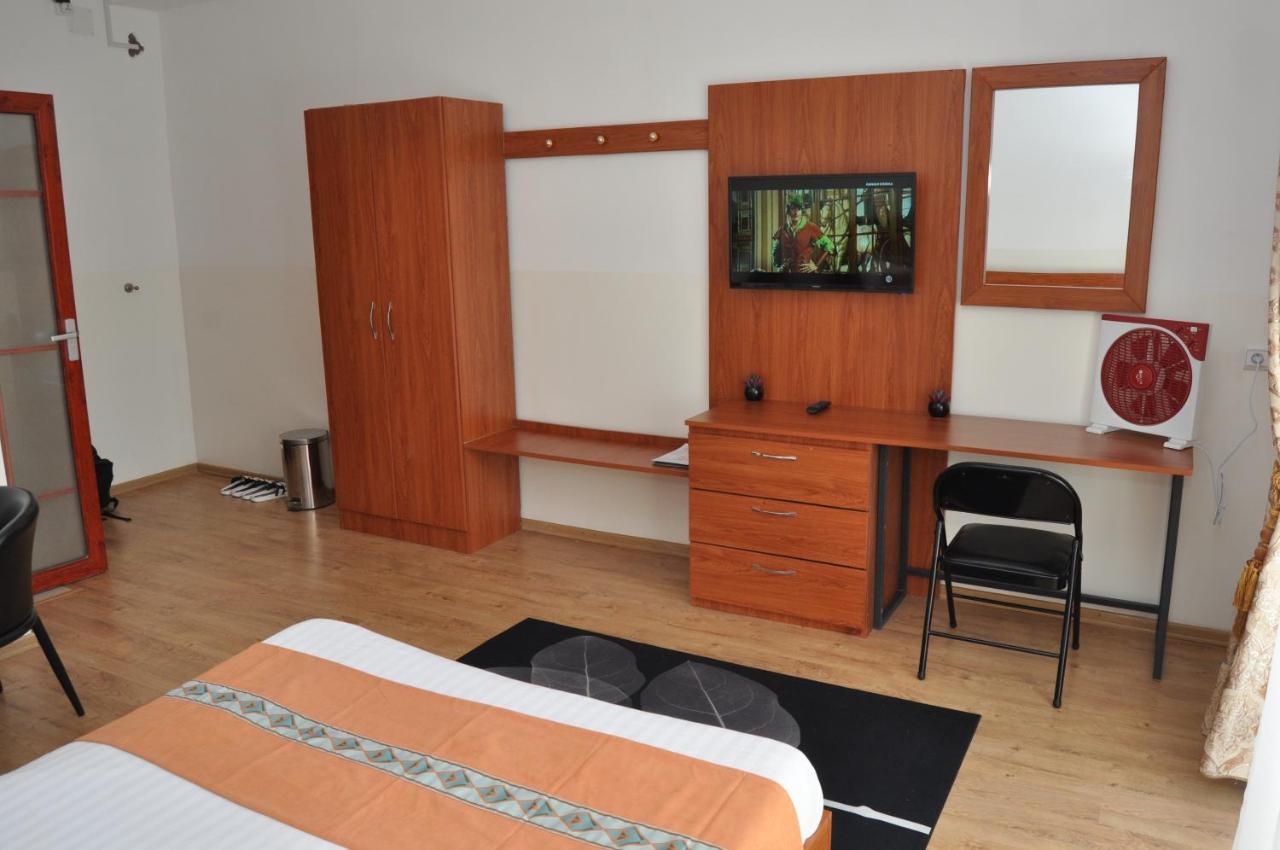 Hotel Sky Blue Mada Alasora Экстерьер фото